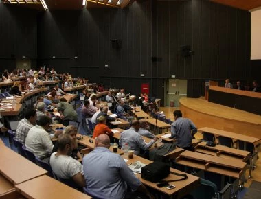 Περιφερειακός σύμβουλος της παράταξης του ΣΥΡΙΖΑ (Ρ.Δούρου) πρότεινε να πάνε τους πυρόπληκτους εκδρομή... στην Επίδαυρο!